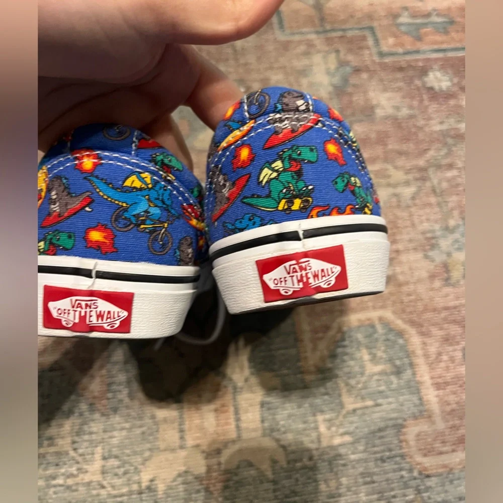 Vans Dino Sneakers NWOT size 3 - Picture 2 of 4